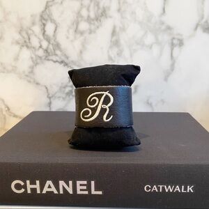 𝅺ROOTS Reversible leather CUFF monogrammed “R”